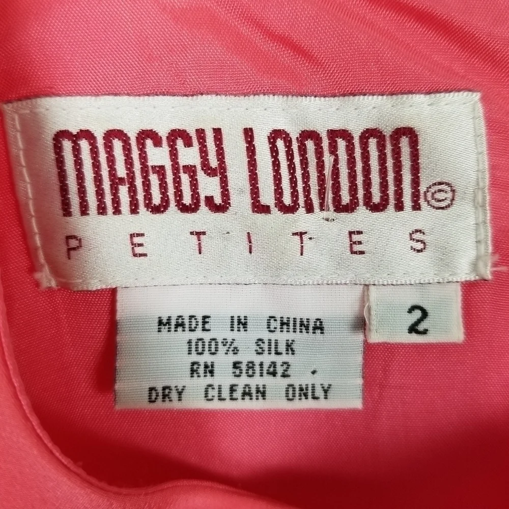Maggy London Petites Silk Sleeveless Dress Fitted Knee Length Salmon MOP Size 2